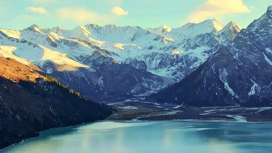 航拍四川玉龙拉措雪山湖泊