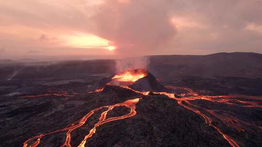 火山爆发岩浆流动