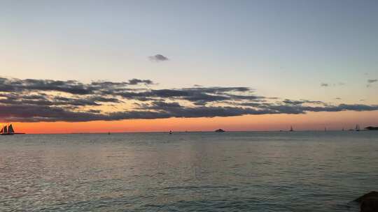 海上日落帆船风景