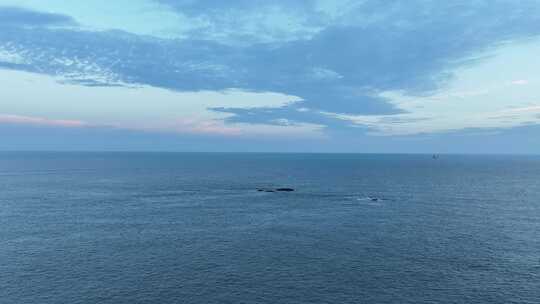 大海航拍海上礁石海水海洋风光海天一线风景