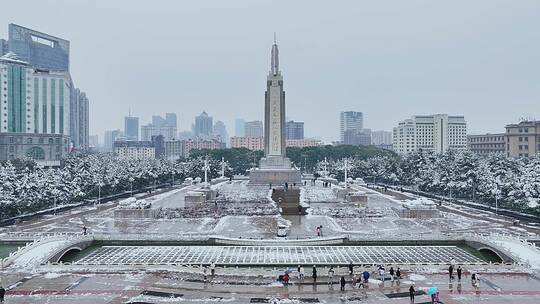 八一广场雪景