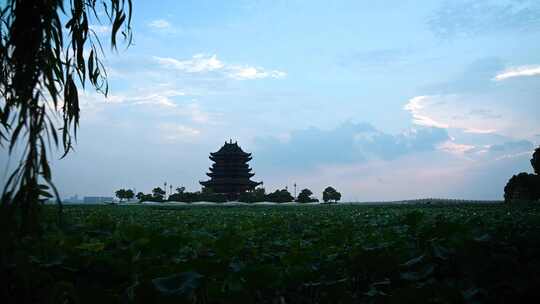 荷塘晚霞天空苏州古寺