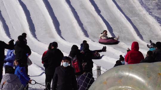 【镜头合集】雪上飞碟雪圈雪上游戏冰雪