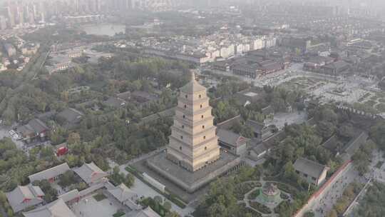 航拍视角下的西安大雁塔全景