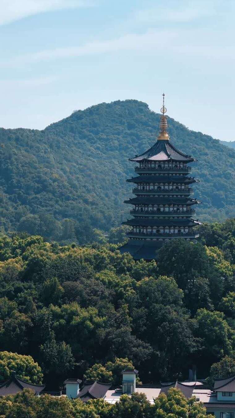 杭州西湖雷峰塔竖屏空境素材航拍游船