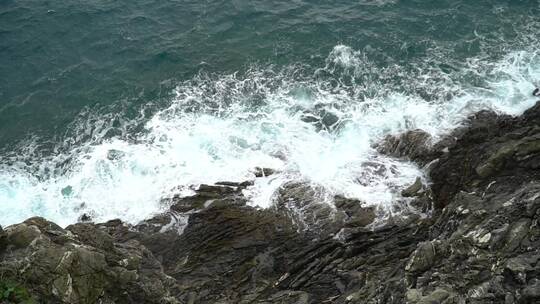 欧洲意大利五渔村地中海海浪粉晶