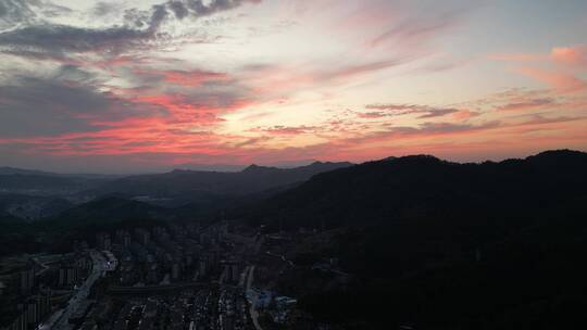 城市日落晚霞火烧云航拍