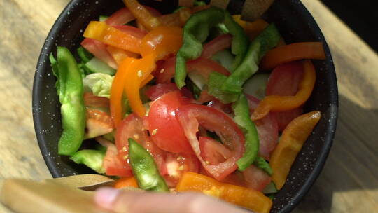 搅拌蔬菜沙拉