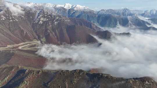 青海互助北山秋景雪山云雾航拍视频