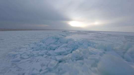 冬季青海湖结冰块冰封fpv穿越机航拍4K
