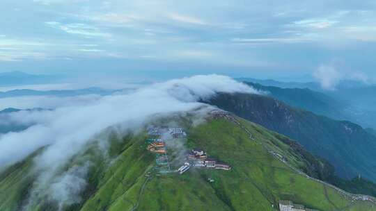 武功山航拍金顶登山游客鸟瞰山顶山峰风光