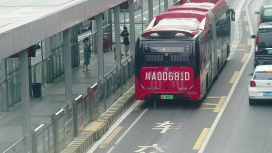 成都2环路快速公交车通勤视频素材模板下载