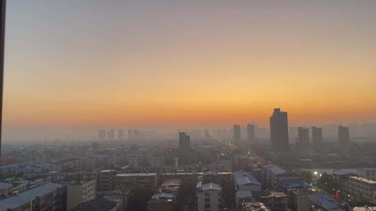 天空下摇城市落日余晖右移