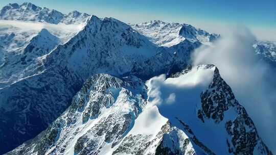 唯美雪山 山脉云雾 日照金山大合集