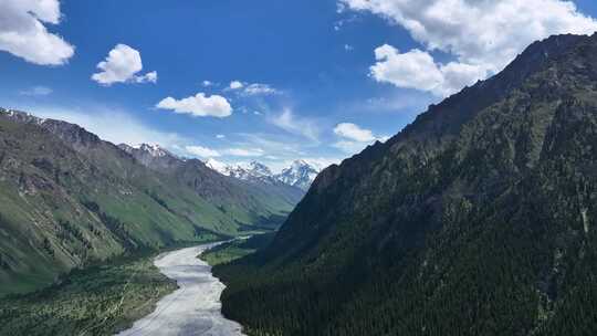 夏塔景区木札特峰昭苏伊犁雪山林场