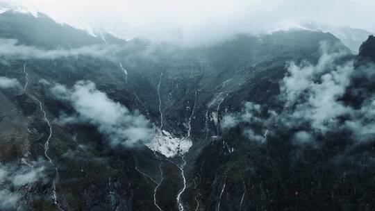 云南雨崩村神瀑航拍