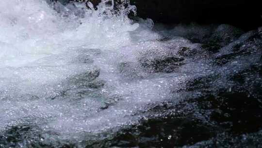 河边流水河流河水小溪山泉泉水流体液体水流