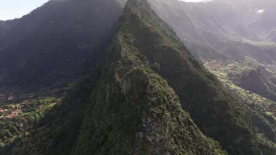 航拍山脉景观