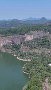 竖屏航拍福建泰宁大金湖丹霞地貌大赤壁景区