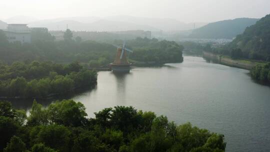 航拍湖泊小岛树林山水水库