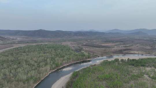 大兴安岭山河早春新绿