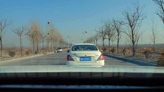 冬季路上的汽车 乡村道路 行车安全