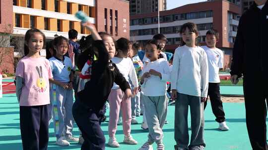 中小学运动会操场上竞赛