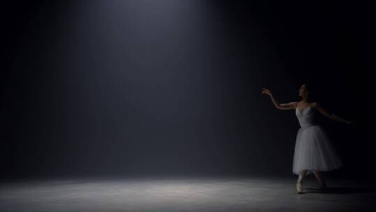跳芭蕾舞的女人视频素材模板下载