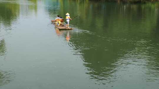 桂林阳朔遇龙河竹筏漂流