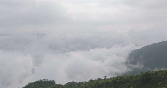 航拍广东茂名信宜云开山石镬坳山间云海