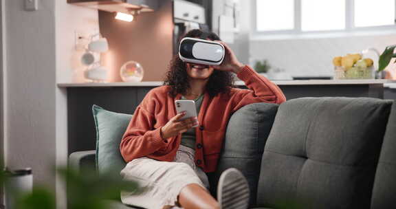 电话、游戏和女性在家使用vr，并对电子竞