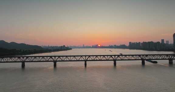 杭州钱塘江大桥钱塘江滨江沿岸风光