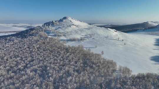 大兴安岭丘陵山地寒冬雪景