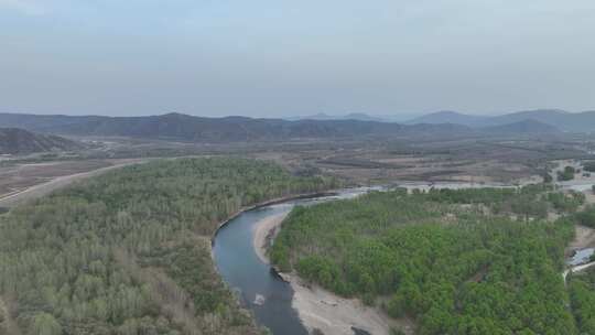 大兴安岭山河早春新绿