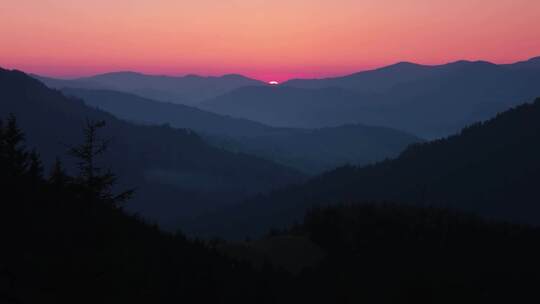 清晨农村山区日出破晓