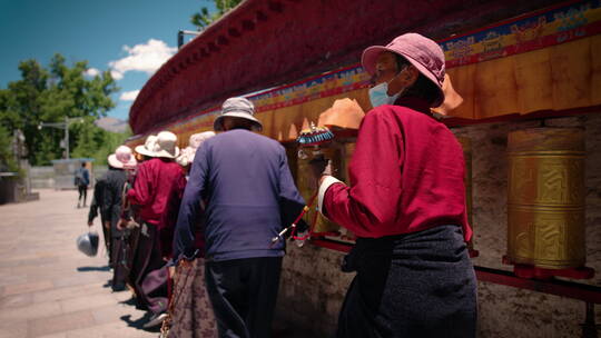 西藏拉萨布达拉宫藏族朝拜人文实拍视频素材模板下载