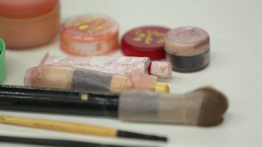 京剧脸谱化妆用油彩视频素材模板下载