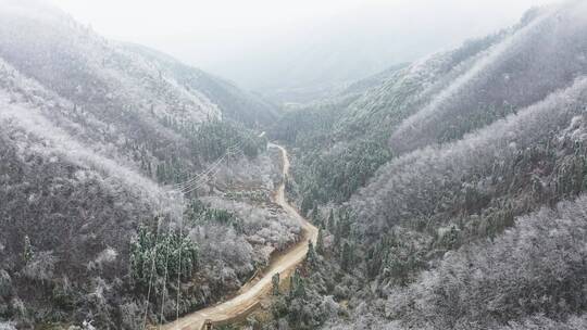 航拍南方的大山冰封雾凇自然奇观北国风光4K