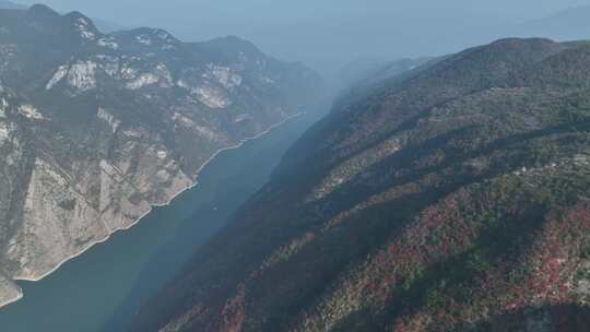 长江三峡巫峡红叶