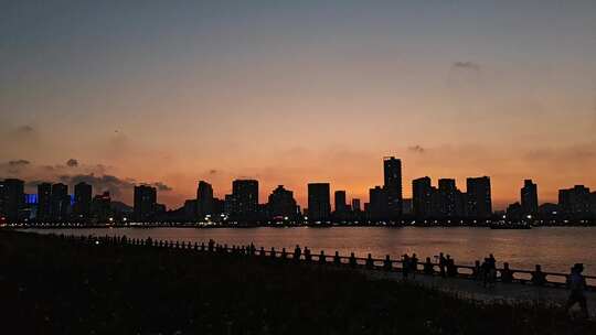 城市海边夕阳日落