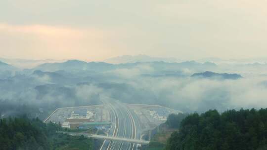 云海 最美高速 崇山峻岭