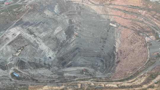 航拍亚洲最深：大孤山铁矿矿坑合集视频素材模板下载