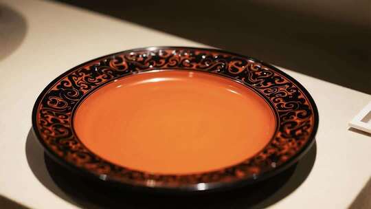 古色花纹圆盘特写