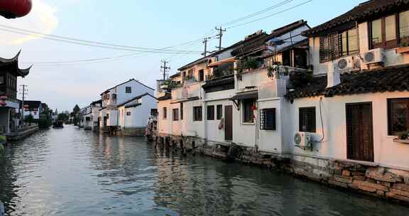 江南阳光水乡河道民居光影 苏州山塘河