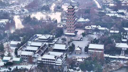 航拍瘦西湖风景区大明寺栖灵塔观音山雪景