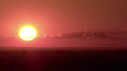 草原红太阳日出