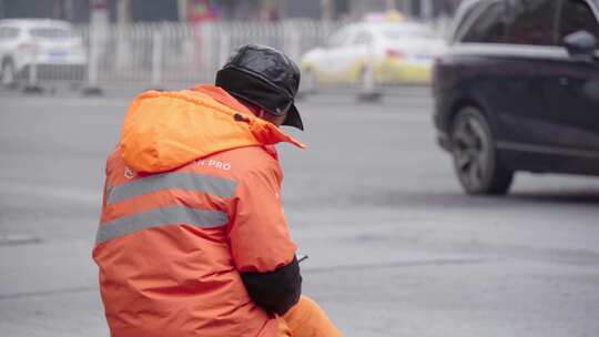 城市街道环卫工人休息