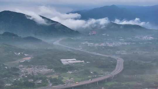 航拍深圳城市低空云海