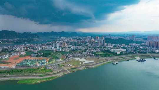 城市河流乌云密布暴雨来临延时