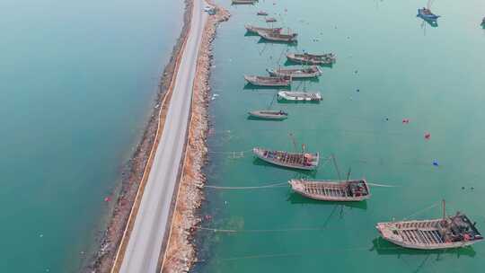 航拍海洋港湾渔船成排城市渔业码头船舶休渔